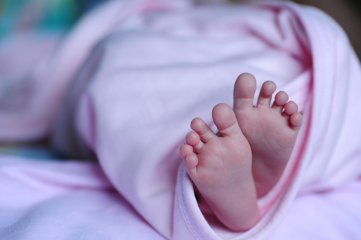 Pierwsze kopniaki maluszka: kiedy je poczujesz i co oznaczają?