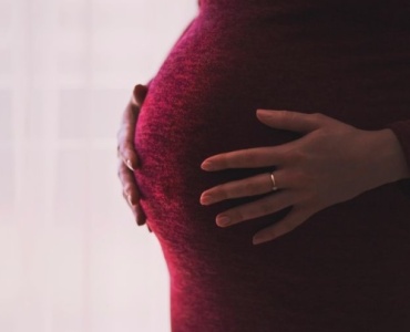 Delikatna równowaga: jak dbać o zdrowie intymne w ciąży, by uniknąć nieprzyjemnych infekcji